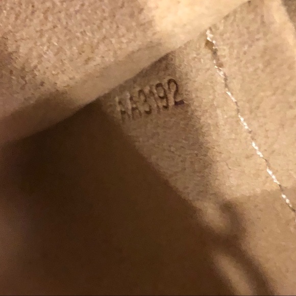 Louis Vuitton Milla Azur - Picture 8 of 8